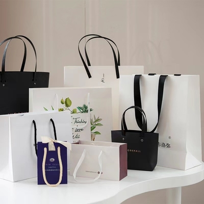 Kundenspezifische kosmetische Papiertüte-Kleidungs-LuxusEinkaufstaschen mit Griffen